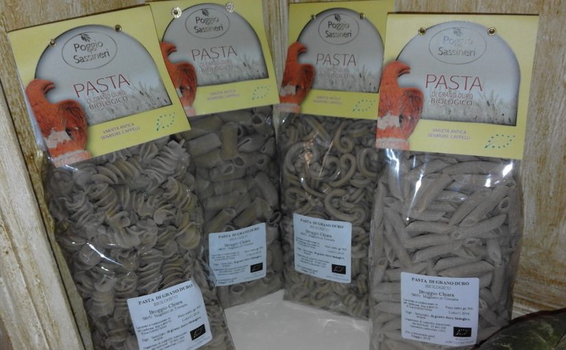 La pasta di grano antico duro, varietà Senatore Cappelli è prodotta dall'azeinda Poggio Sassineri dove se ne possono acquistare quattro differenti formati.